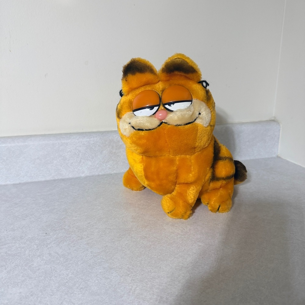 Vintage 1981 Garfield Plush Dakin Orange Tabby Cat Stuffed Animal 9 inch Toy